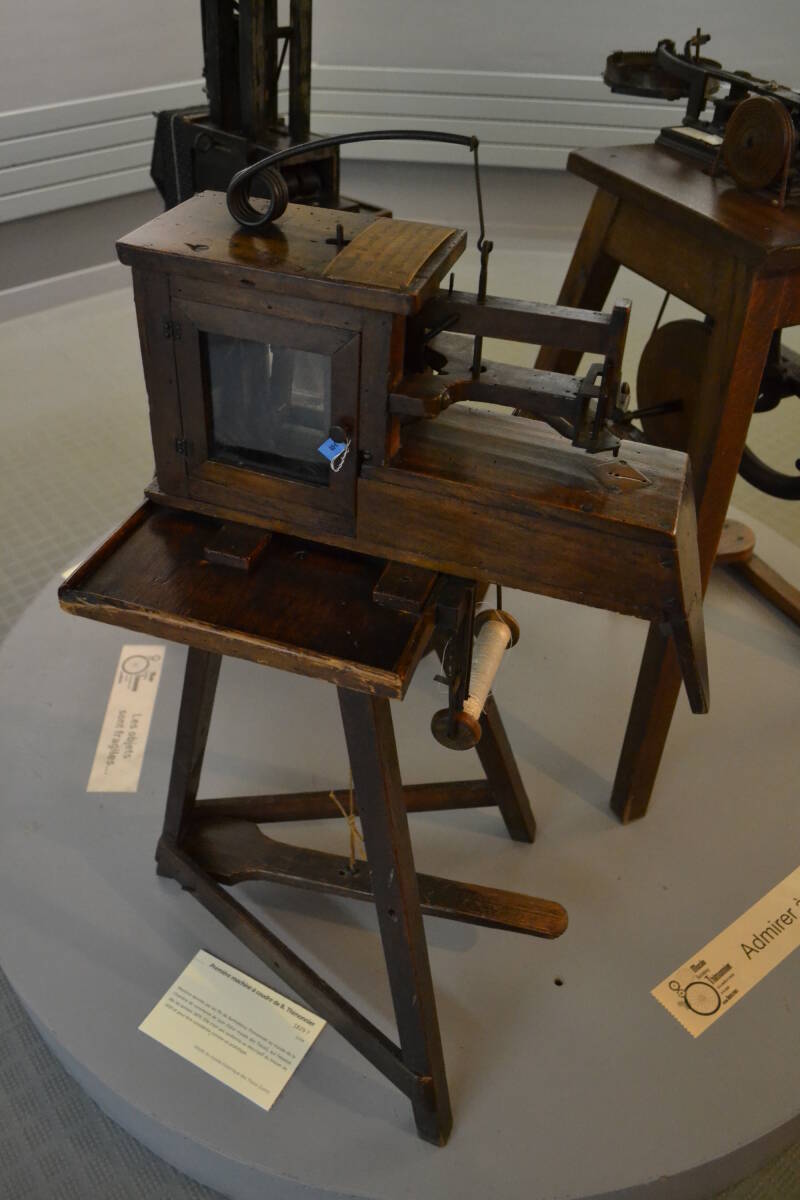 Machine utilisée par Thimonnier pour ses premiers essais en 1829