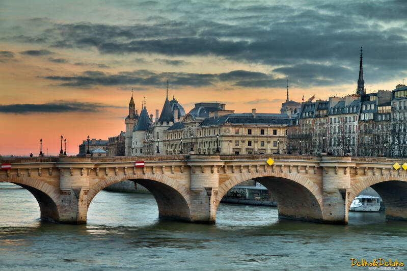 Pont Neuf et Conciergerie à Paris