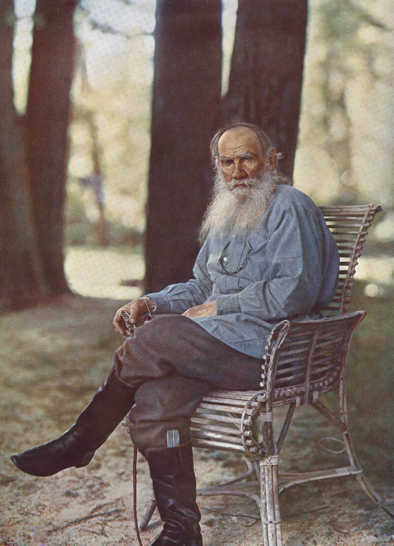 Léon Tolstoï à Iasnaïa Poliana , 1908, (sa première photo en couleur en Russie