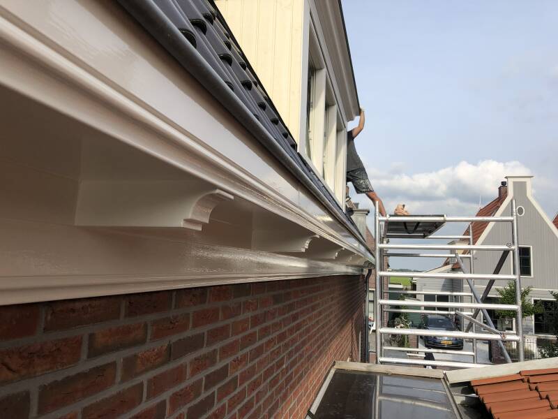 Dakgoot 9001 lak broek in waterland de gelder schilderwerken schilder