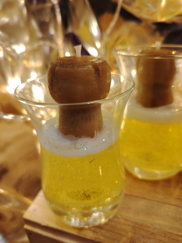 Bougie festive avec son bouchon champagne.