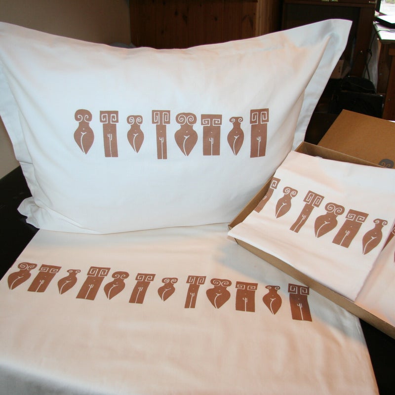 Hjónaver, þrykkt milliverk. Verð 95.000 á hjónarúmið