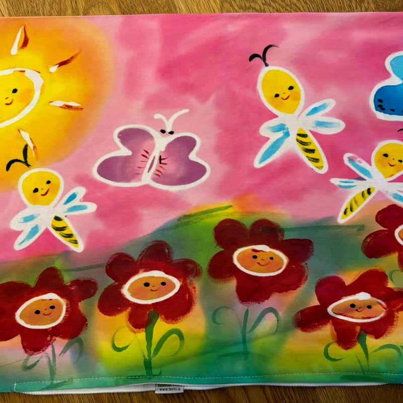 bleikur bíflugur, fiðrildi og blóm