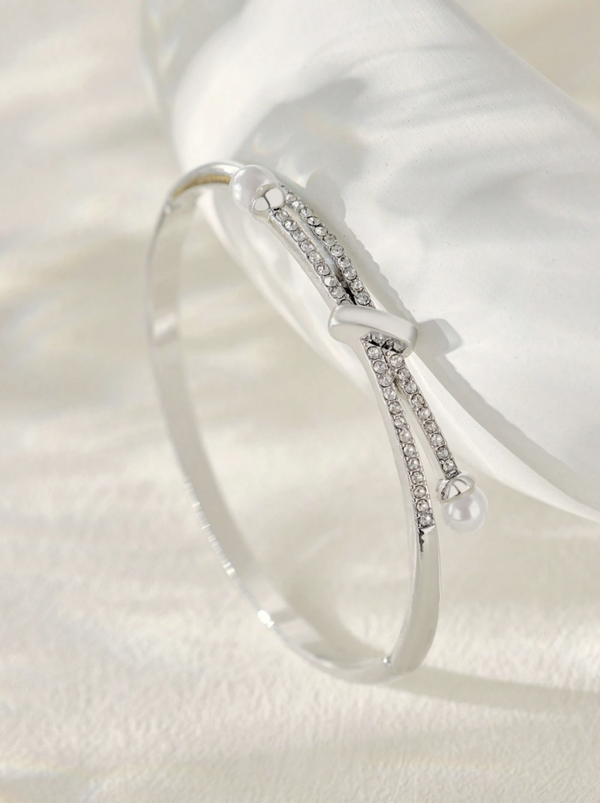 Bracelet élégant avec strass et perles