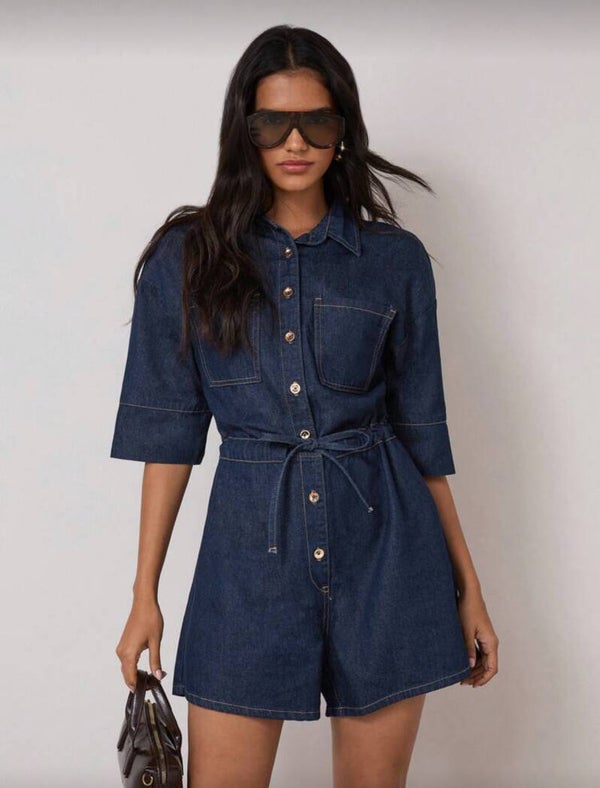 Combinaison en jeans avec taille cintrée et boutons