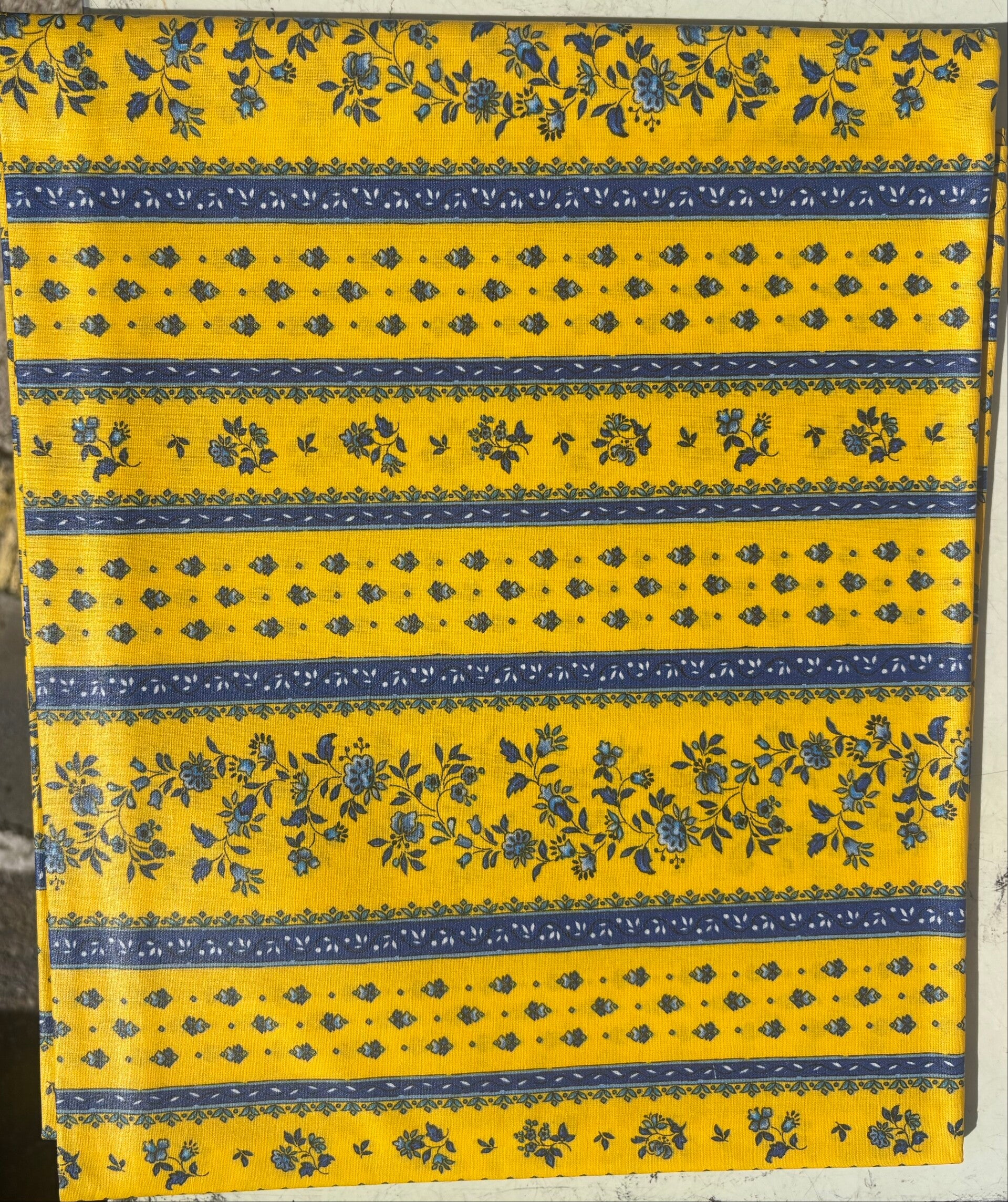 Petite fleur bleue et jaune TP
