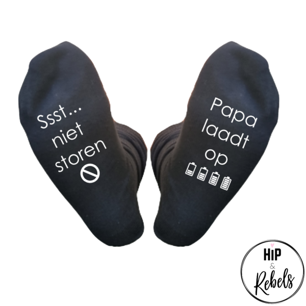 Sokken met tekst - Ssst... niet storen! Papa (Opa/Mama/Oma of naam) laadt op