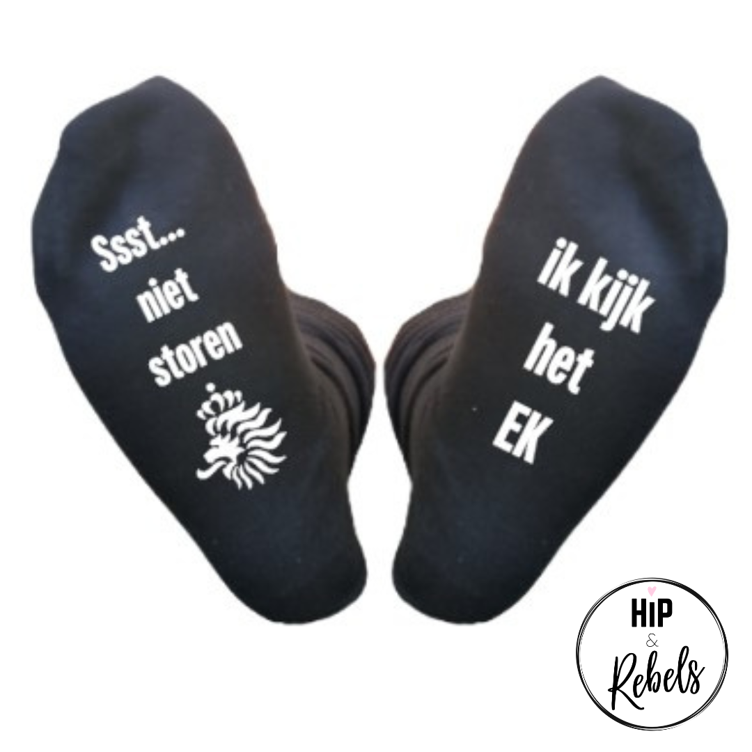 Sokken met tekst-  Ssst niet storen, ik kijk het EK