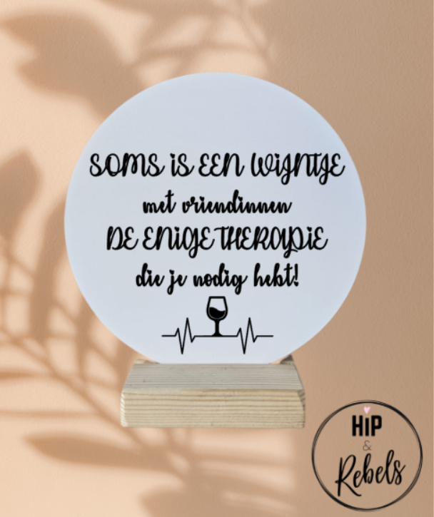 Wooncirkel - Soms is een wijntje met vriendinnen de enige theraphie die je nodig hebt