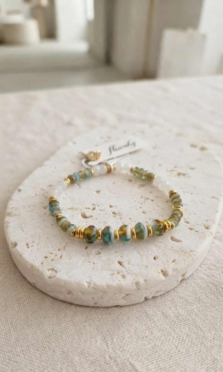 Bracelet de verre facetté de République Tchèque. 70,00$