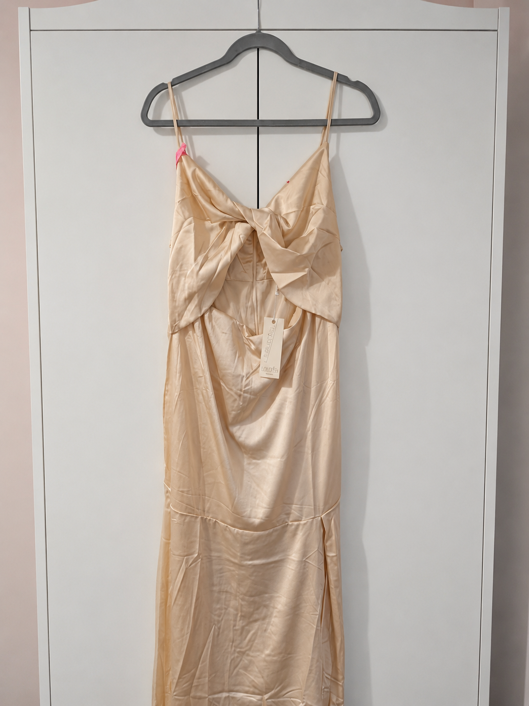 🤍 LIQUORISH CHAMPAGNE SATIN MAXI DRESS – SIZE 18 🤍