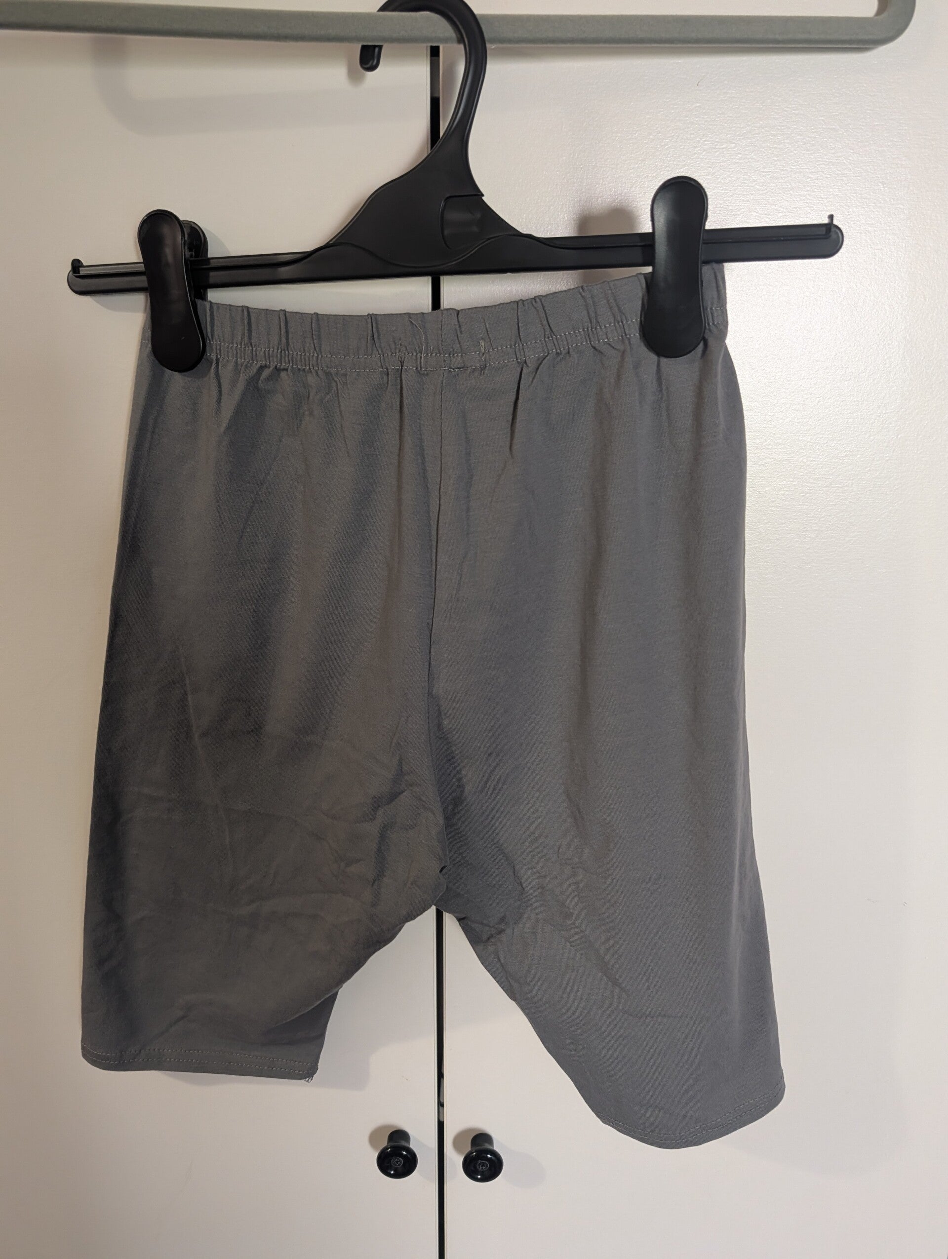 PRETTYLITTLETHING GREY CYCLING SHORTS – SIZE 6