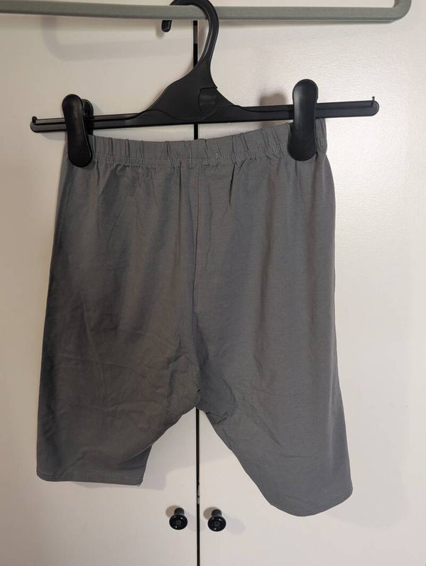 PRETTYLITTLETHING GREY CYCLING SHORTS – SIZE 6