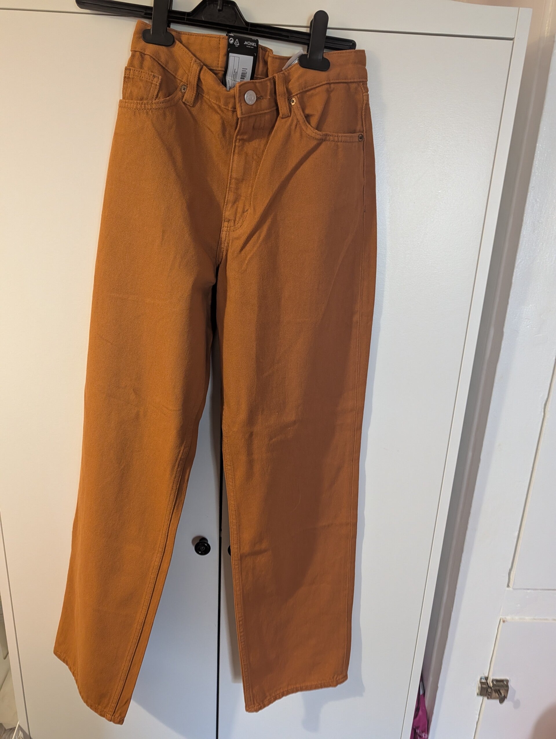 🤎 MONKI HIGH-WAIST STRAIGHT-LEG JEANS – SIZE 8–10 🤎