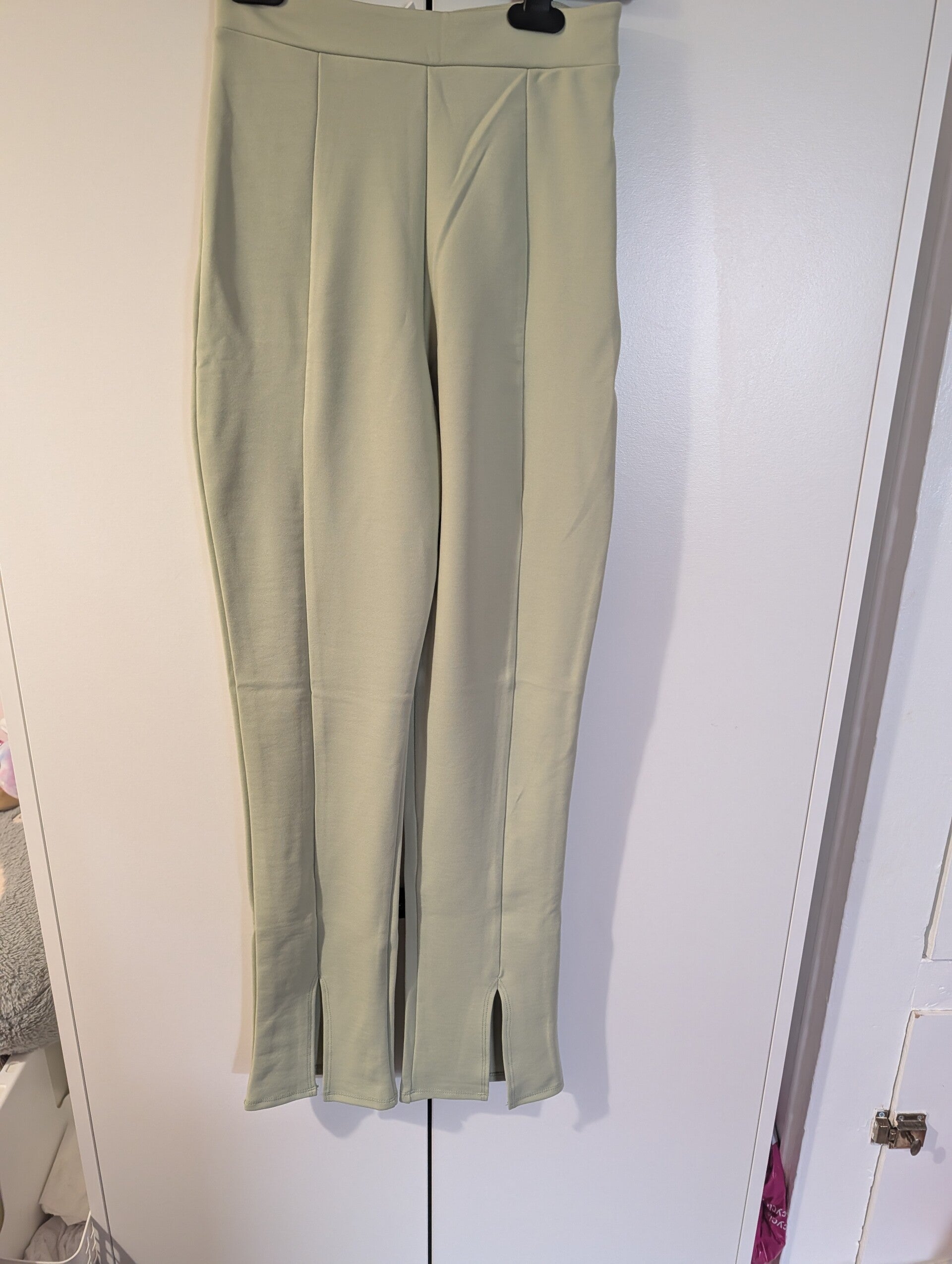 💚 FLOUNCE LONDON PETITE SAGE TROUSERS – SIZE 6 💚