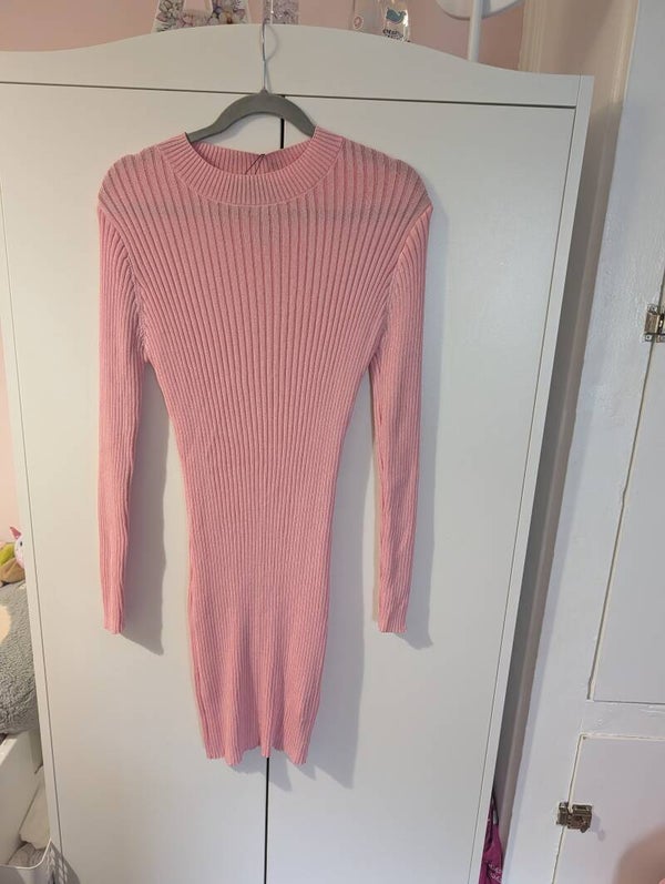 🌸 WEDNESDAY’S GIRL PINK RIBBED KNIT DRESS – SIZE M 🌸