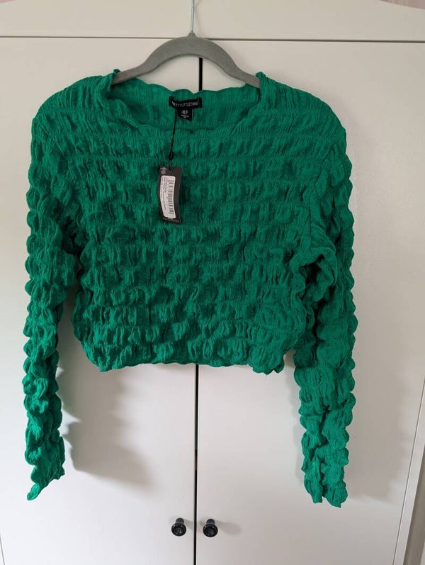 💚 PrettyLittleThing Green Textured Crop Top – Size 10 💚