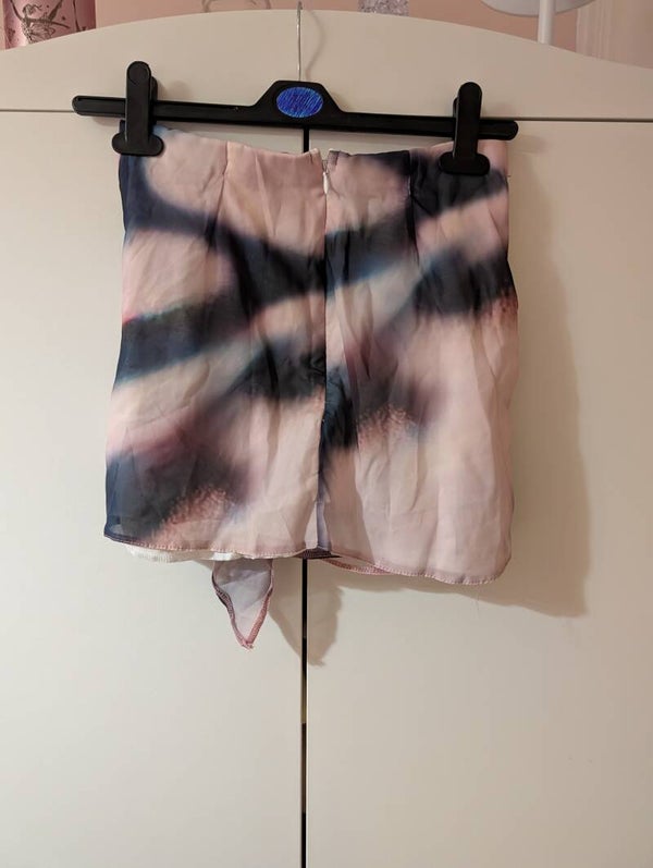 💗 PrettyLittleThing Tie-Dye Wrap Mini Skirt – Size 6