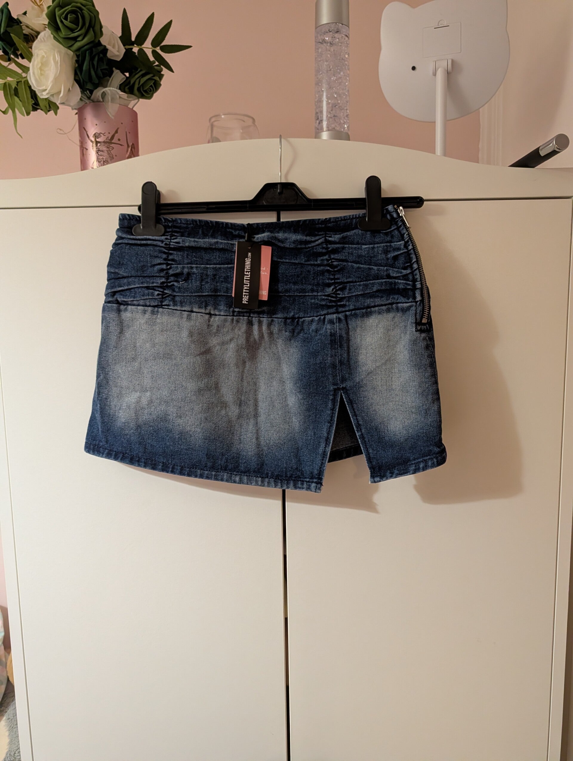 💙 PrettyLittleThing Bleach Wash Denim Mini Skirt – Size 8