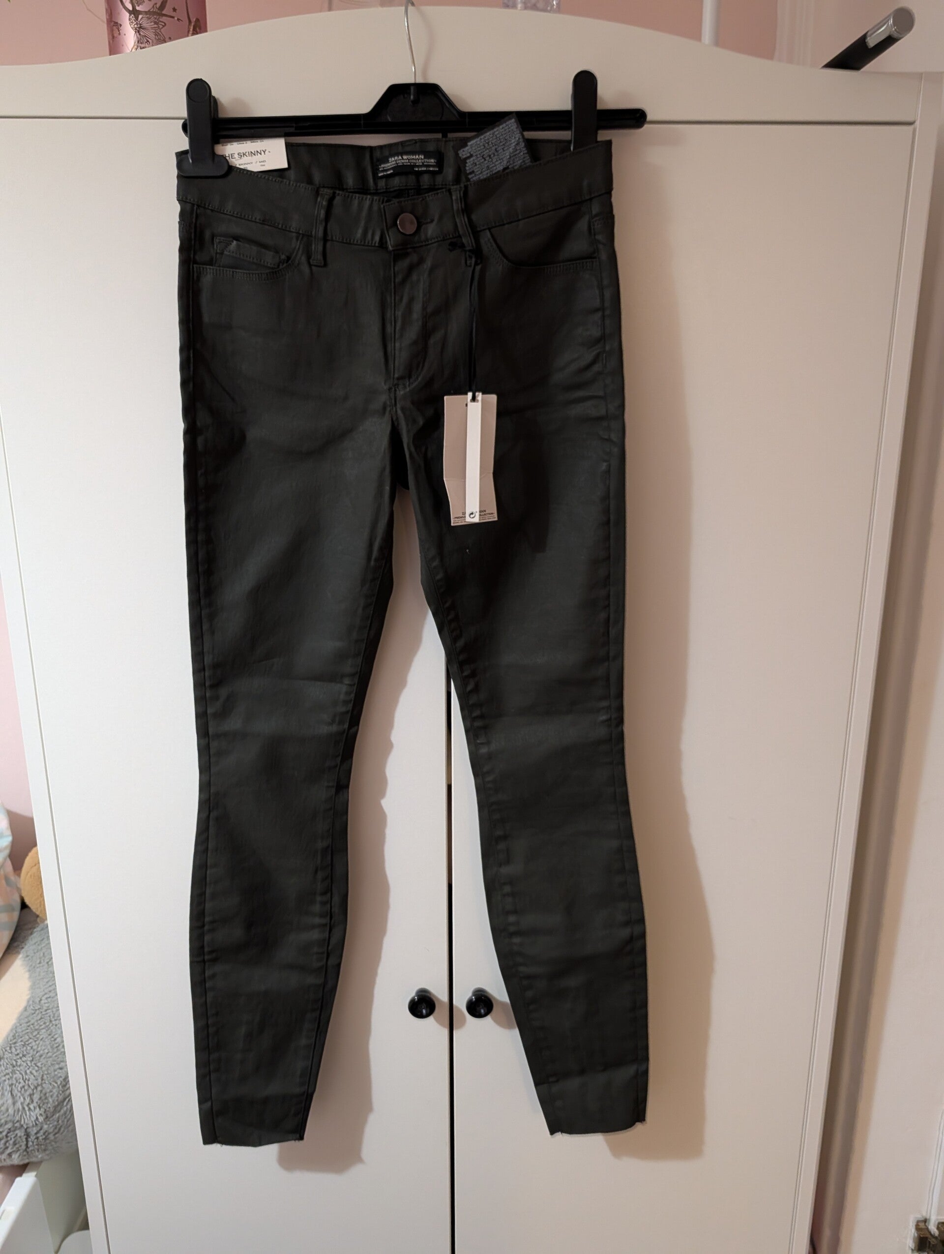 🖤 Zara “The Skinny” Coated Trousers – UK Size 6