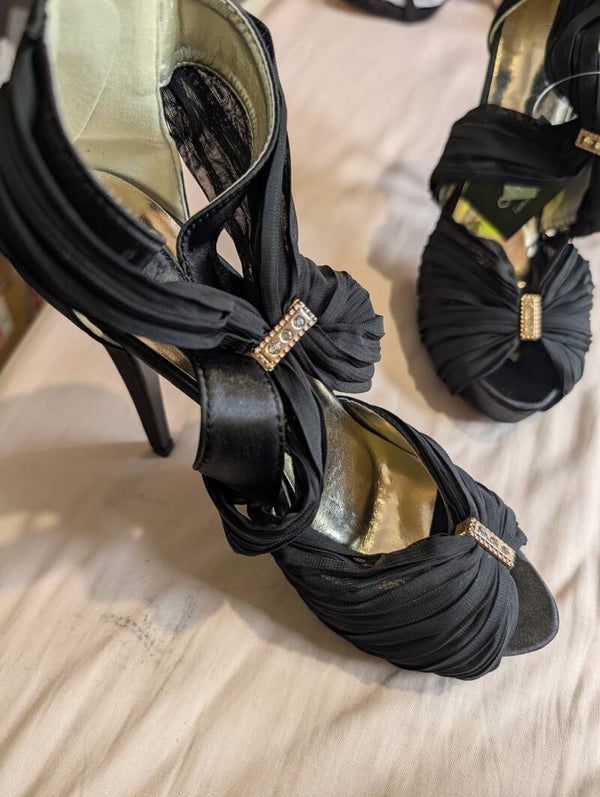 👠 BLACK SATIN DIAMANTÉ HEELS – SIZE 5 👠
