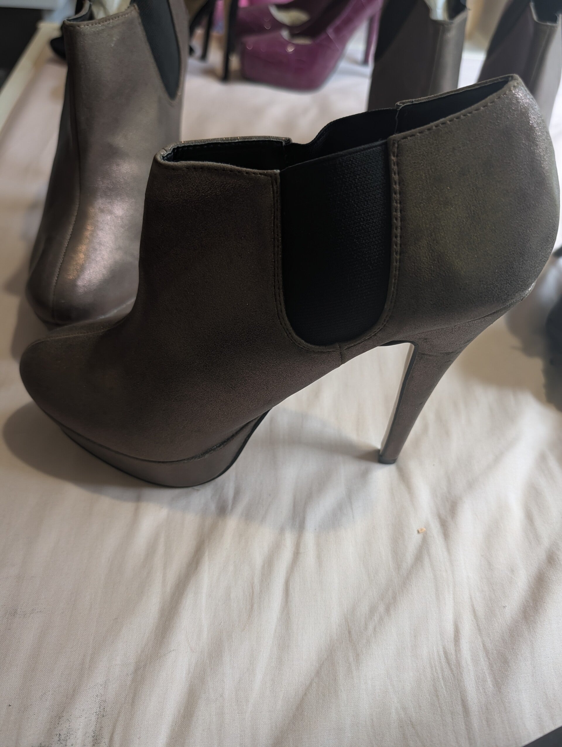 👠 ASOS METALLIC PLATFORM ANKLE BOOTS – SIZE 7 👠