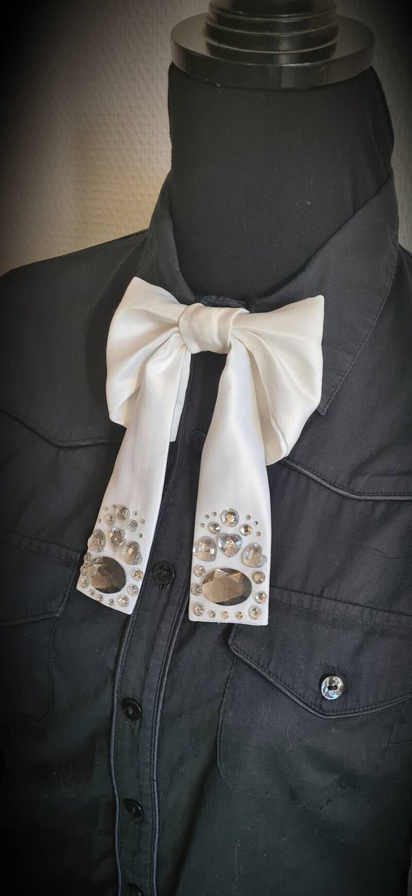 Cravate femme blanche