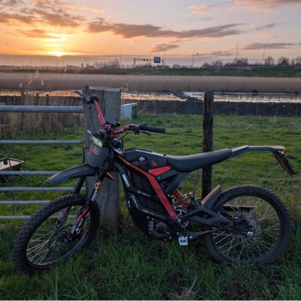 79Bike Falcon pro- Zwart/Rood- Brommer kenteken 2026