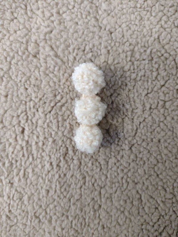 Alligator Clip Pompon Beige