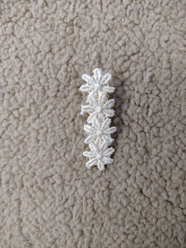 Alligator Clip Kanten Bloem Creme