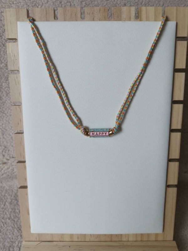 Ketting gekleurd touw met zeshoekige bedel happy