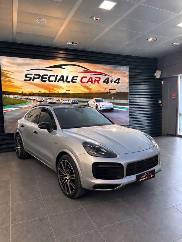 PORSCHE CAYENNE COUPÉ 3.0 V6 E-HYBRID – 462 CV