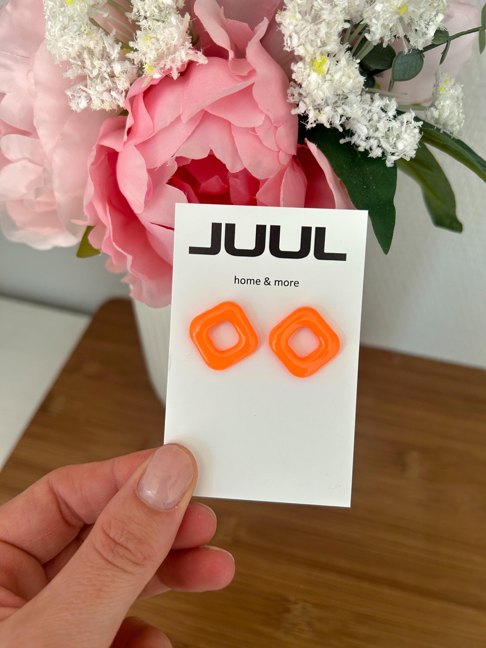 Neon square studs oranje