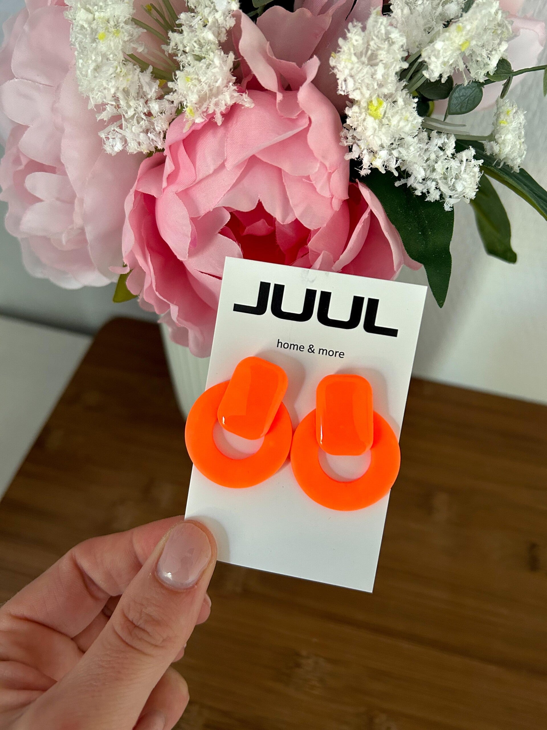 Neon studs rond oranje