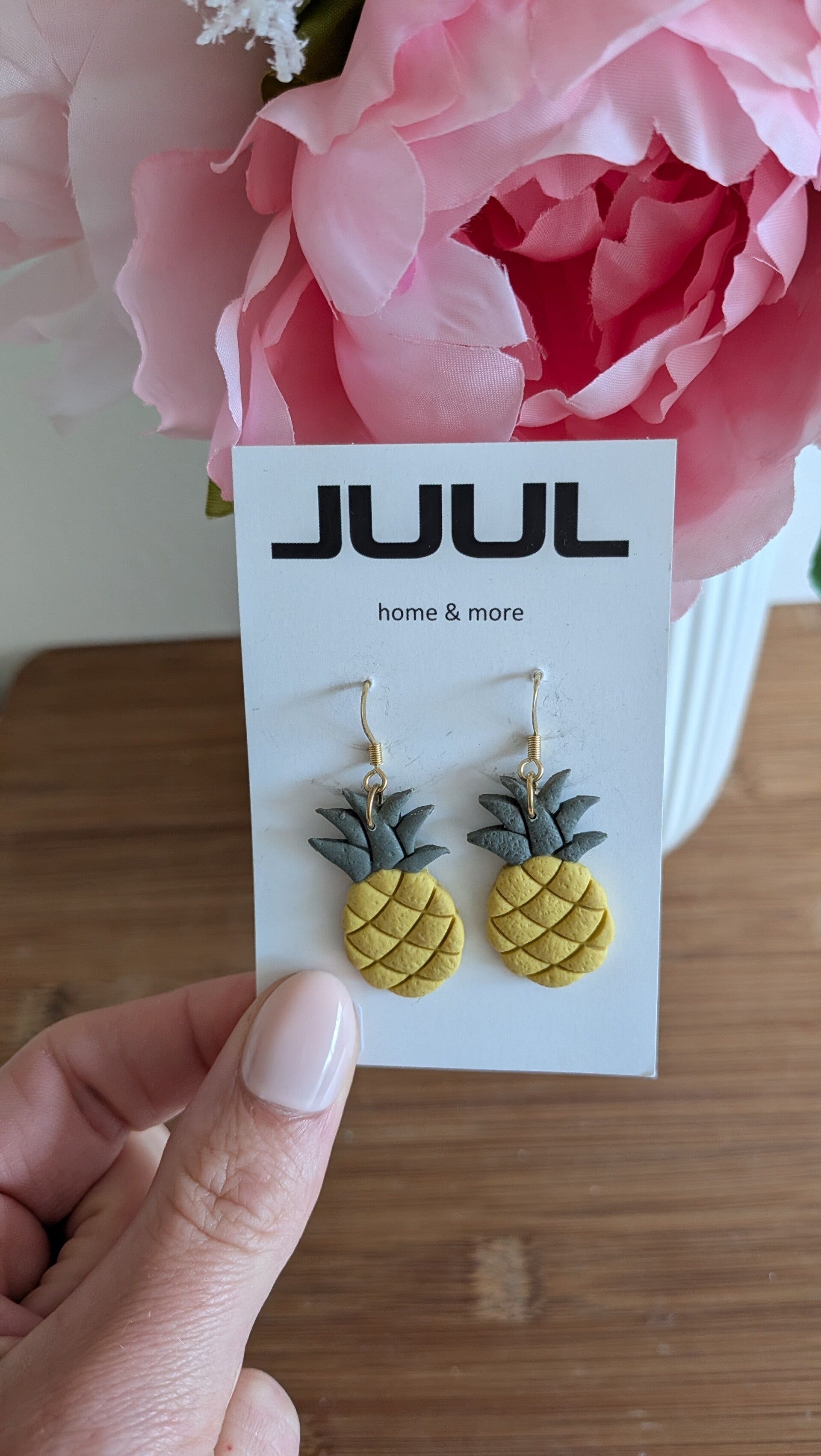 SALE ananas