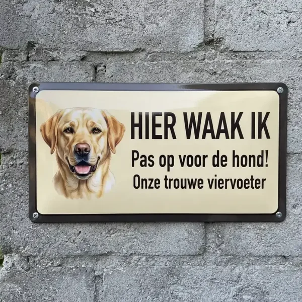 Metalen bord Hier waak ik Labrador - Pas op voor de hond