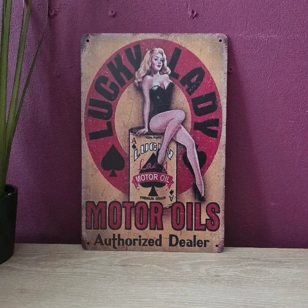 Metalen Wandbord Lucky Lady Motor Oils Vintage (20x30 cm)
