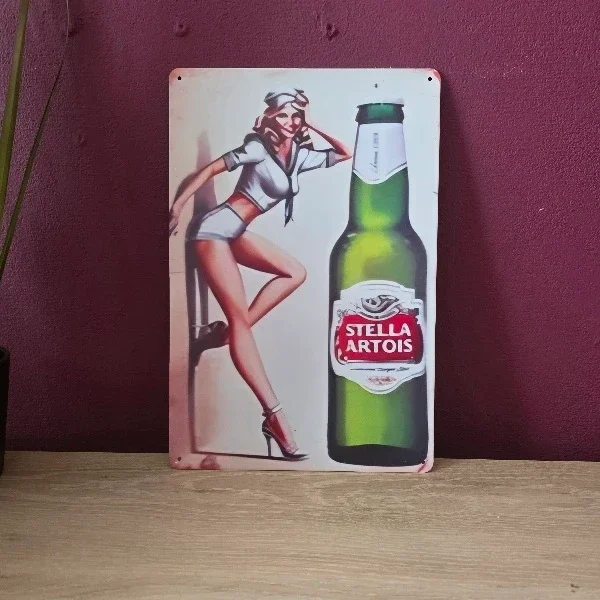 Metalen Wandbord Stella Artois Vintage Pin-up - 20x30 cm