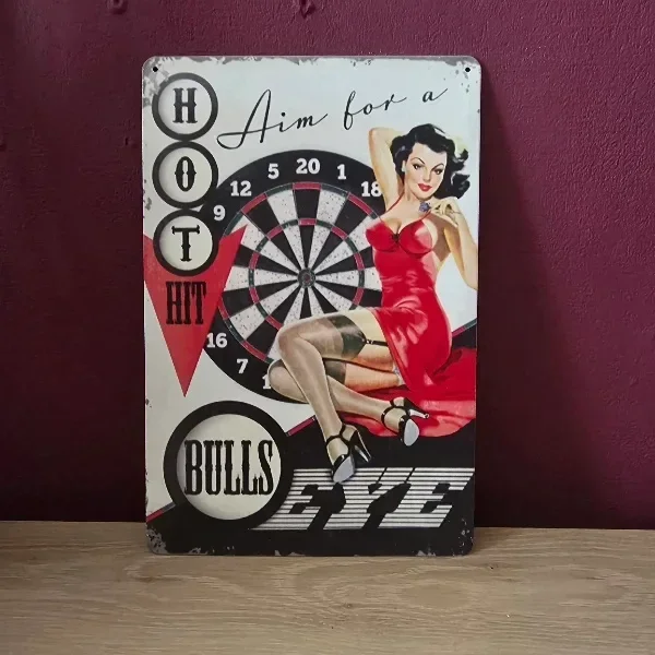 Vintage Metalen Wandbord Pin-up Darts 20x30 cm