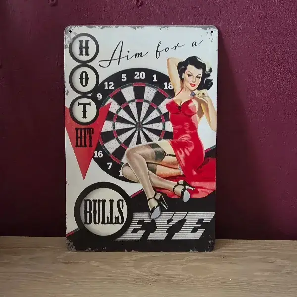 Vintage Metalen Wandbord Pin-up Darts 20x30 cm