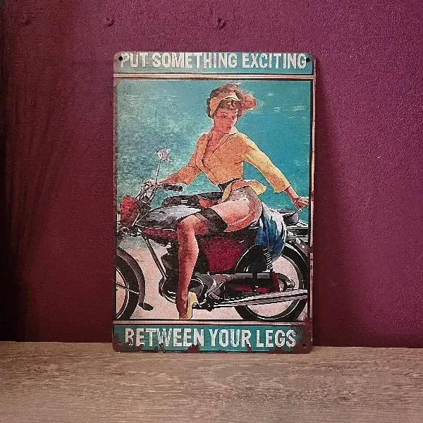 Vintage MDF Wandbord Pin-up Motor 20x30 cm