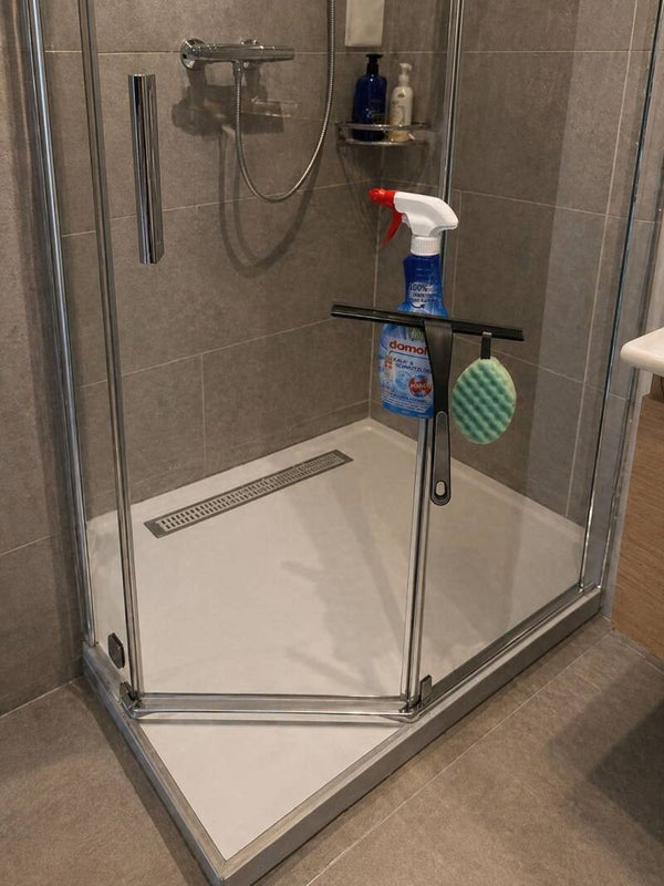 Ramen trekker met Kalk en vlekkenreiniger