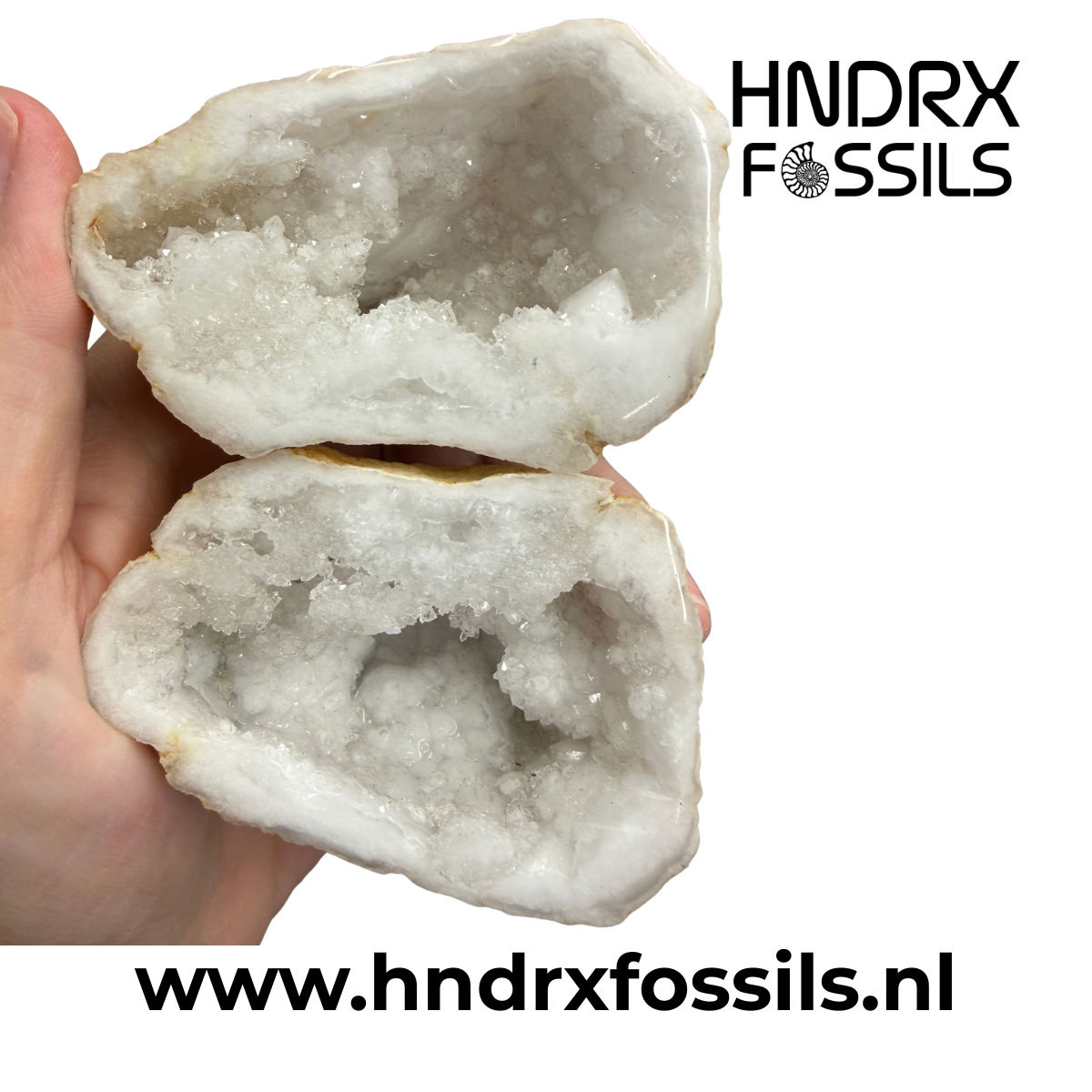 Middelgrote Marokkaanse geode met bergkristal, gezaagd en gepolijst | 329 gram