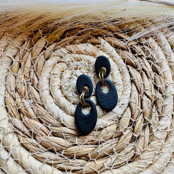 Céleste black and gold