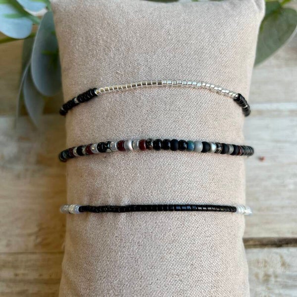 Silver and black armbanden