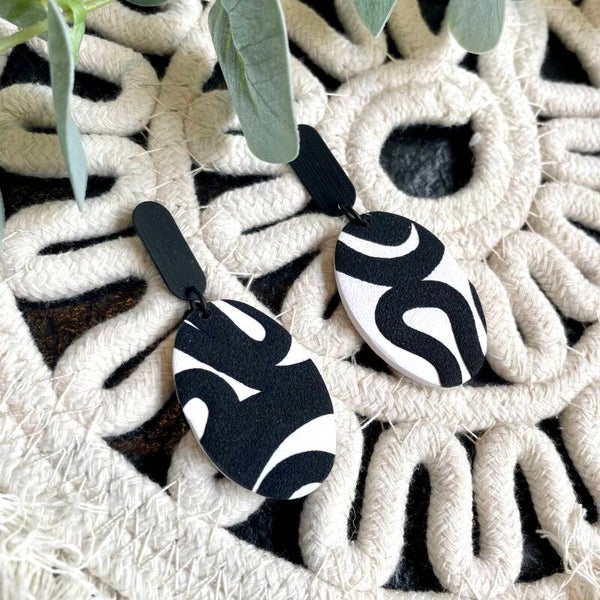 Medina hanger black/white