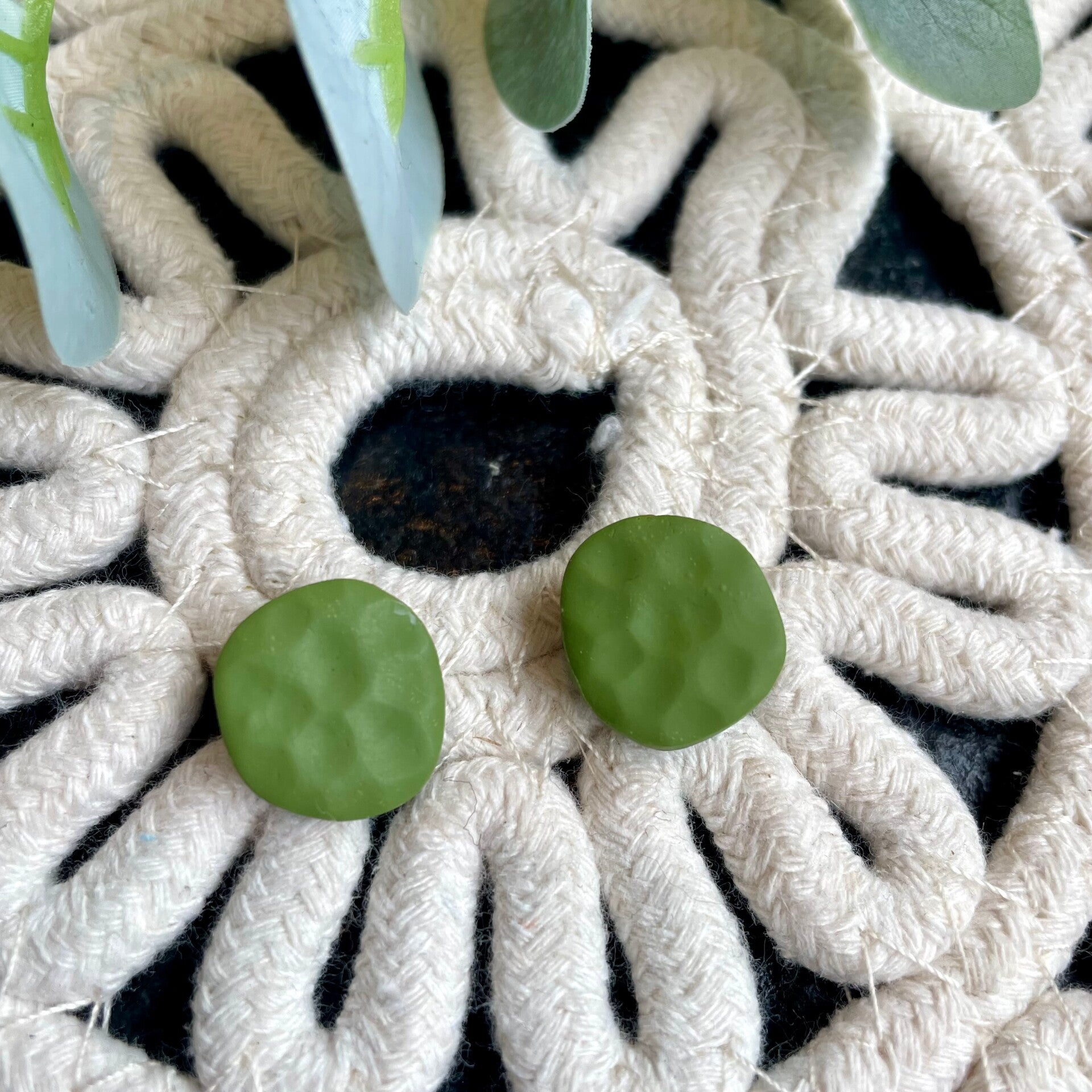 Pebbles kaki structure