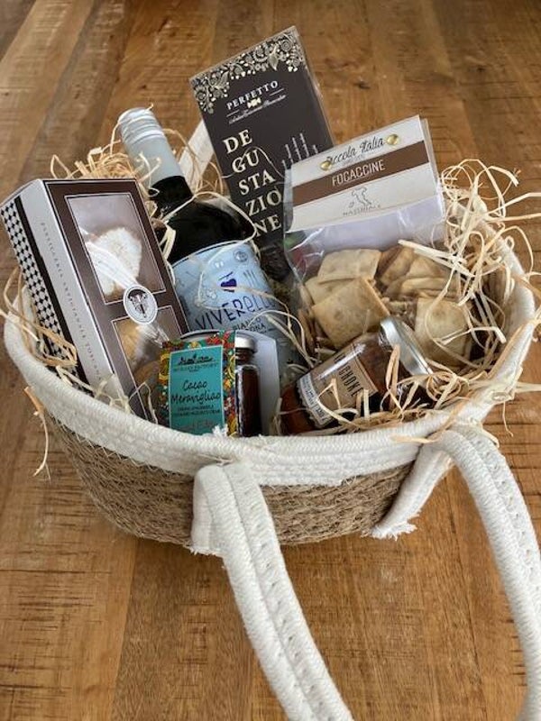 Mand gevuld met Italiaanse producten