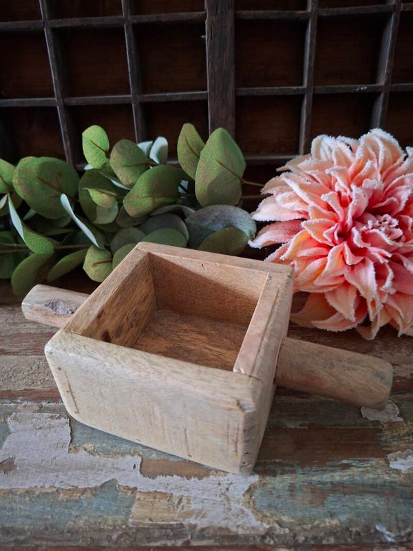 Houten bakje met 2 handvatten