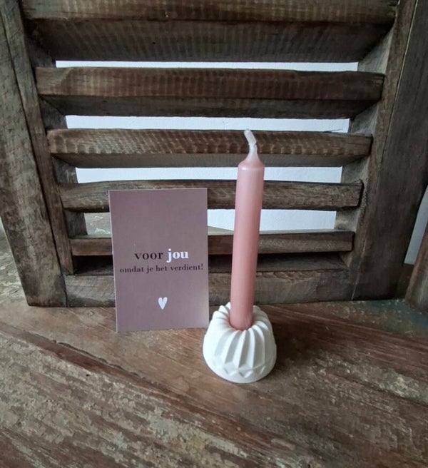 Cadeautje kaarshouder gips, 2 kaarsjes en 1 kaartje